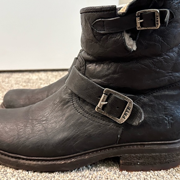 Frye women’s leather boots with faux fur lining. - Picture 5 of 9